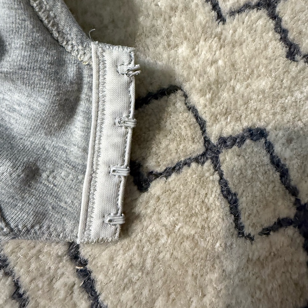 Natori Sports Bra, Heather Grey. Size 32DD, - Picture 5 of 5